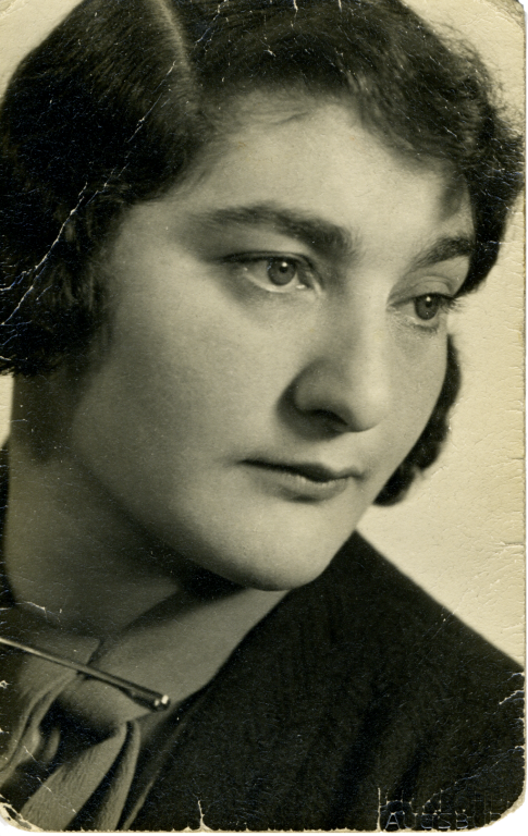  Anni Oppenheimer